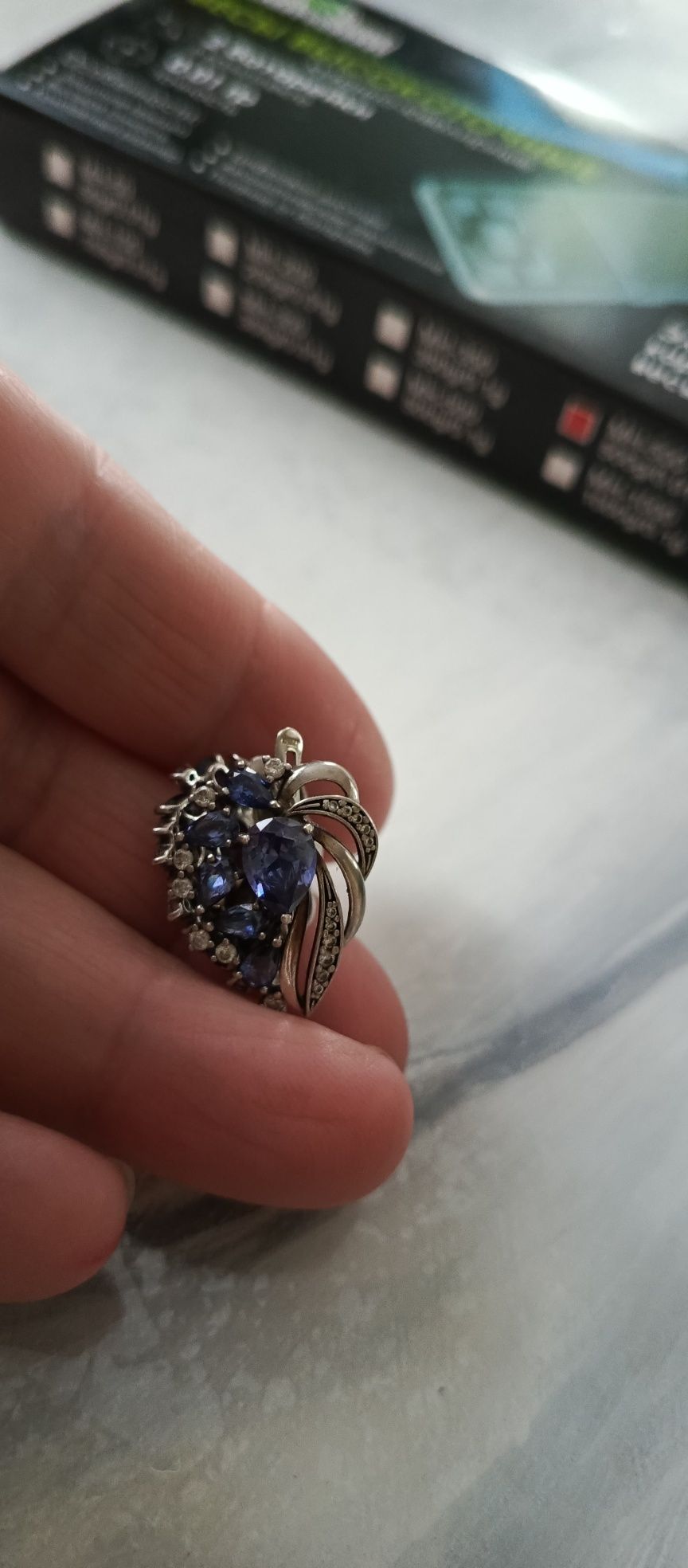 Продам серебрянные серьги.