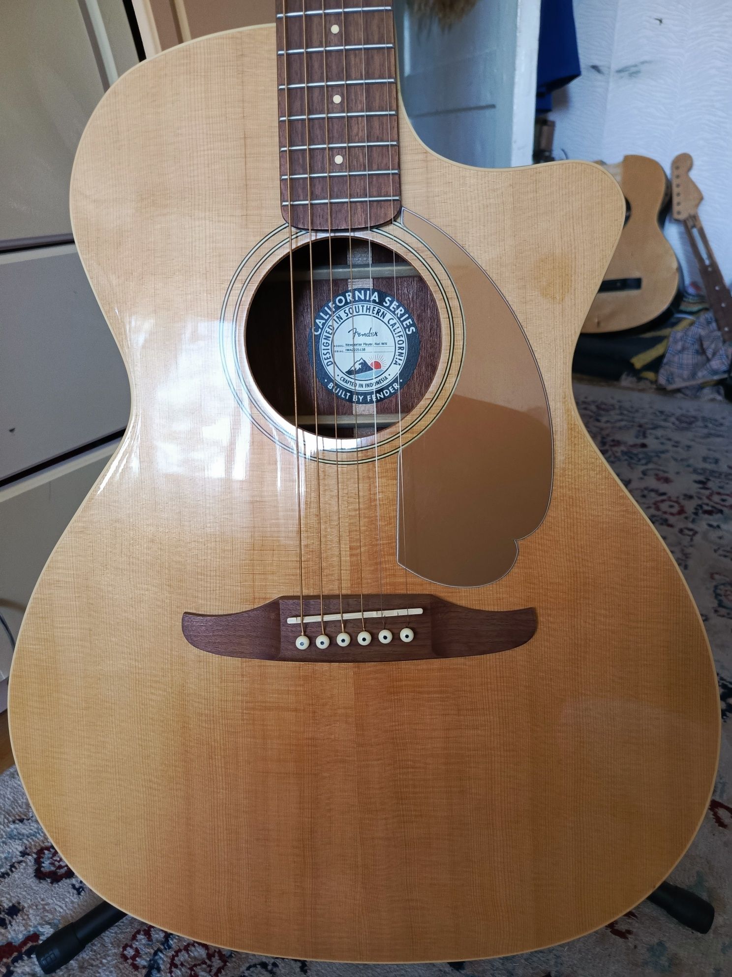 Гитара. FENDER. acoustic. Хорошая выполнена в мировом масштабе