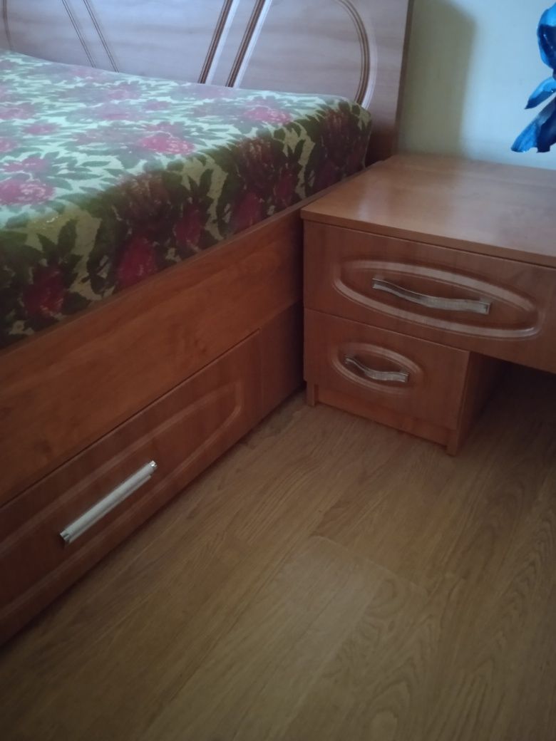 Классика!Продам спальный гарнитур, малогабаритный