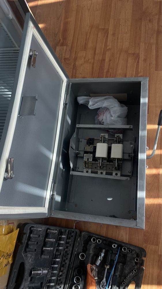 Продам щит 250а 1 фаза ремонт надо