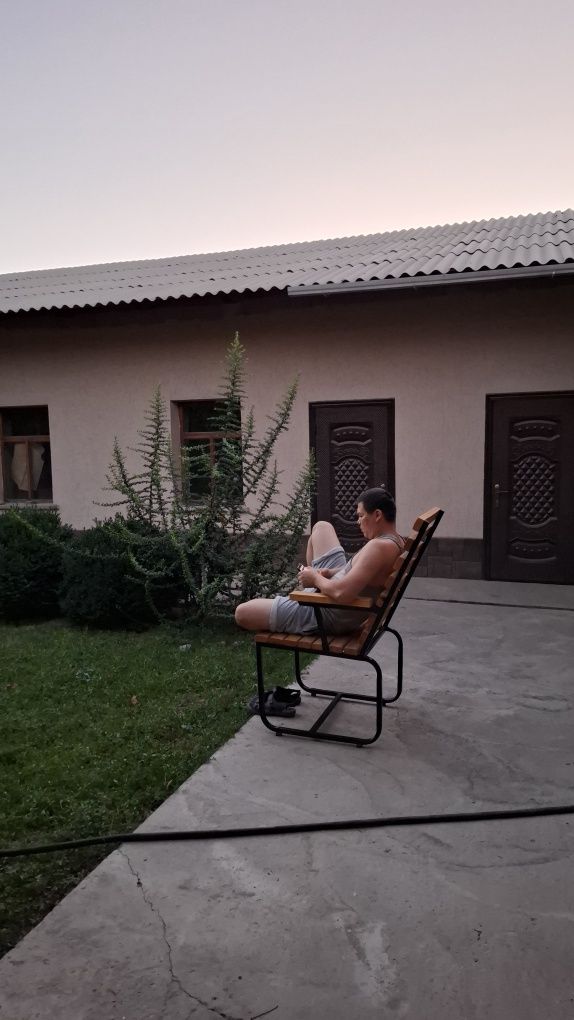 Скамейка , стол , 2 кресла