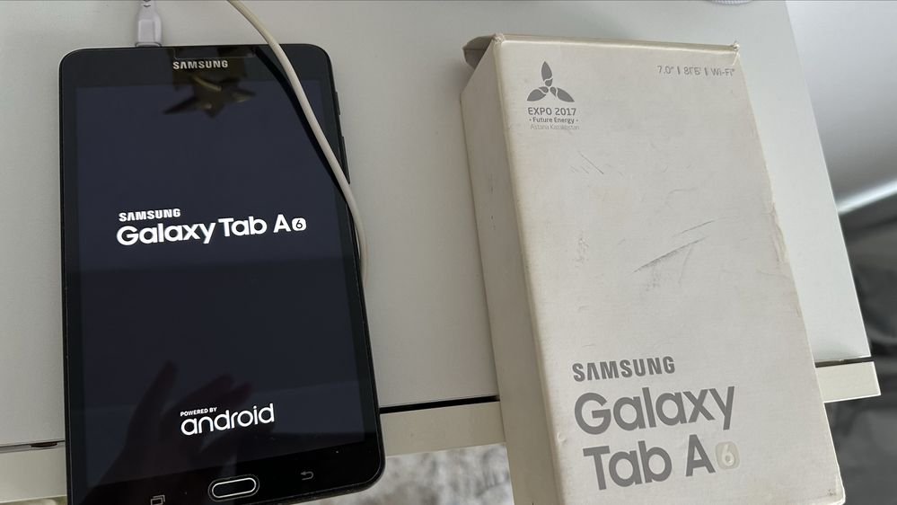 Планшет Samsung Galaxy Tab A  в отличном состоянии. Цена 15000