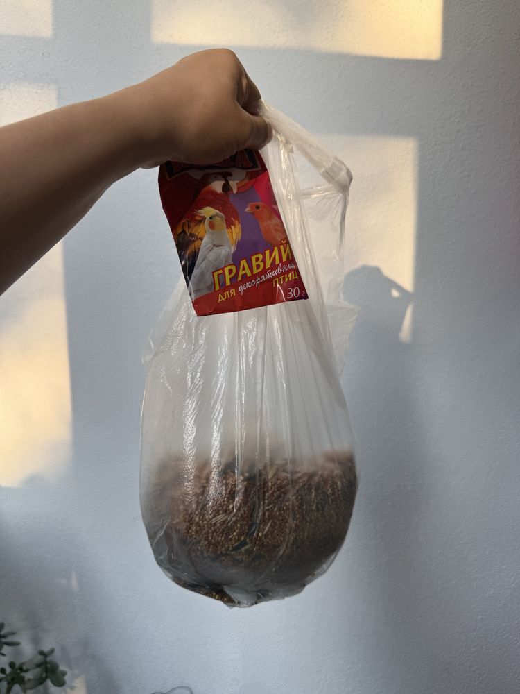Клетка для попугая, корм для попугая, гравий