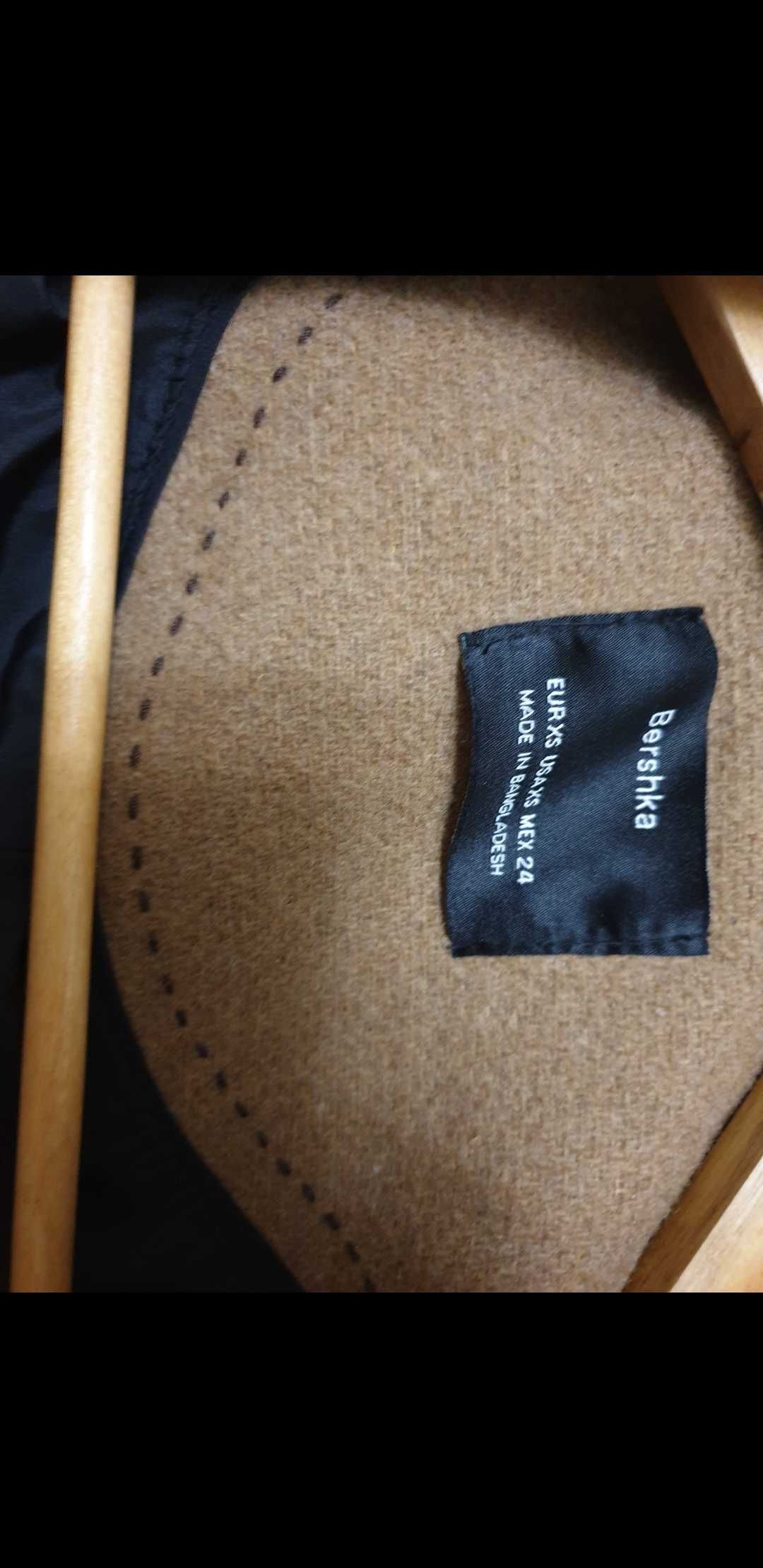 Bershka женское пальто размер xs