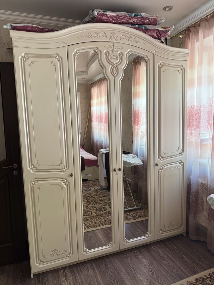 Спальный гарнитур