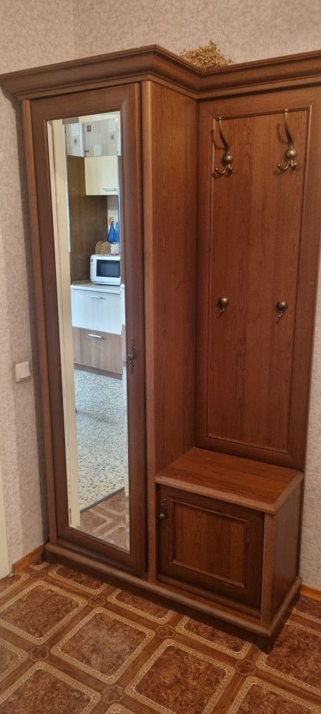 Продам срочно  шкаф-купе, стенку!