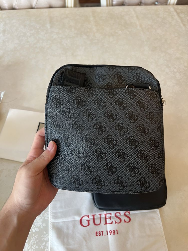 Продаются Барсетки Guess