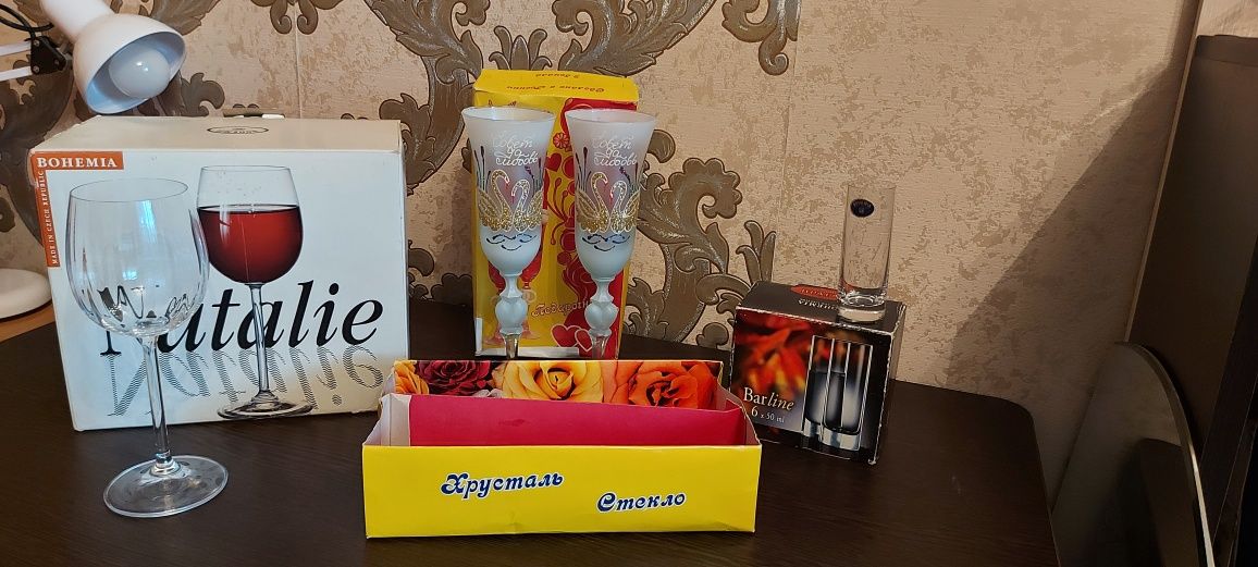 Продаю .вилки, ложки,  хрусталь и др. посуду