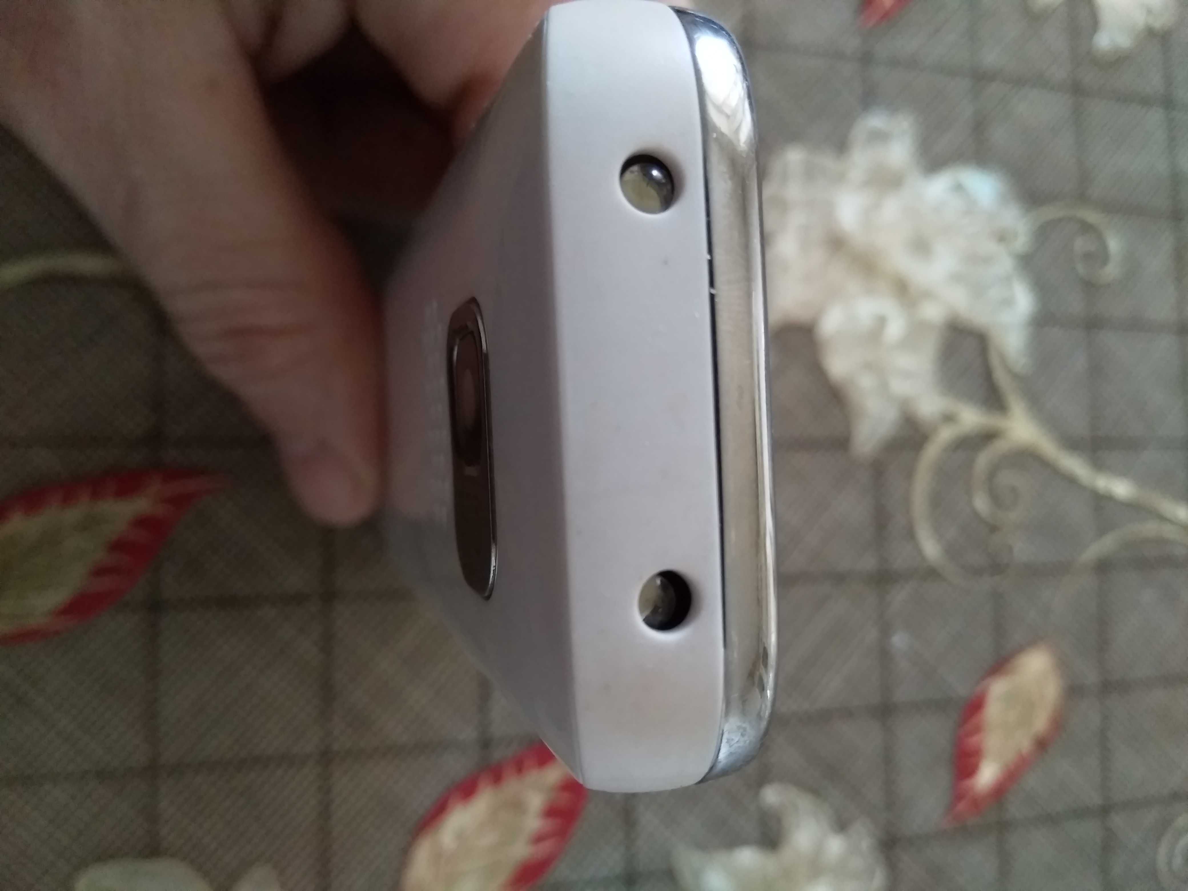 Продам сотовый телефон S10