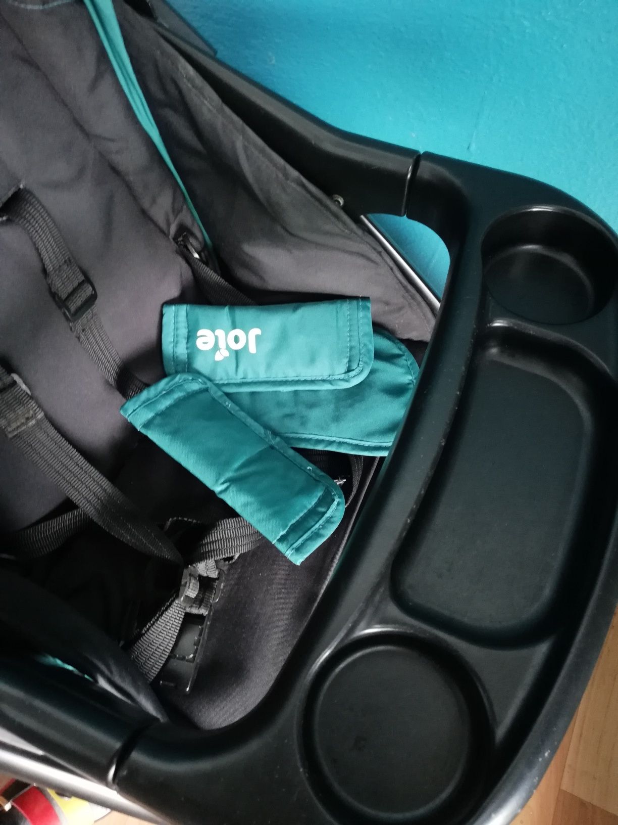 Продам прогулочную коляску Joie