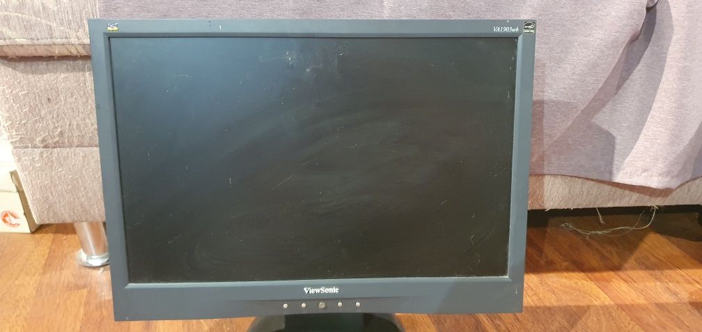 Монитор LG 19' хорошее состояние