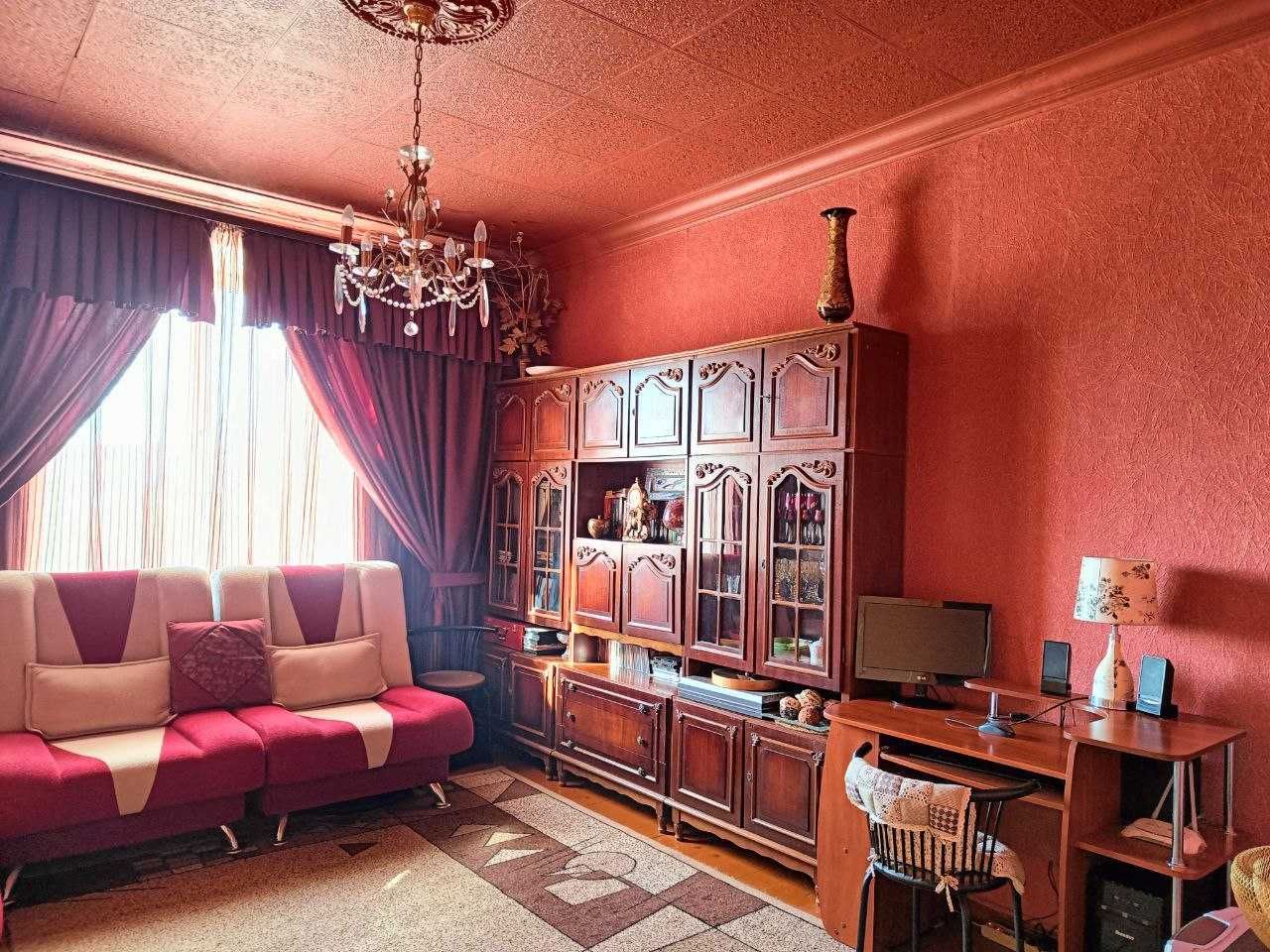 Продается 2-комнатная квартира, «сталинка»,по адресу Н.Назарбаева, 66.