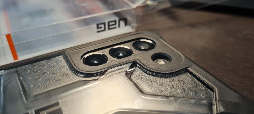 Чехол UAG противоударный  Samsung S23 + Plus, S22 + plus