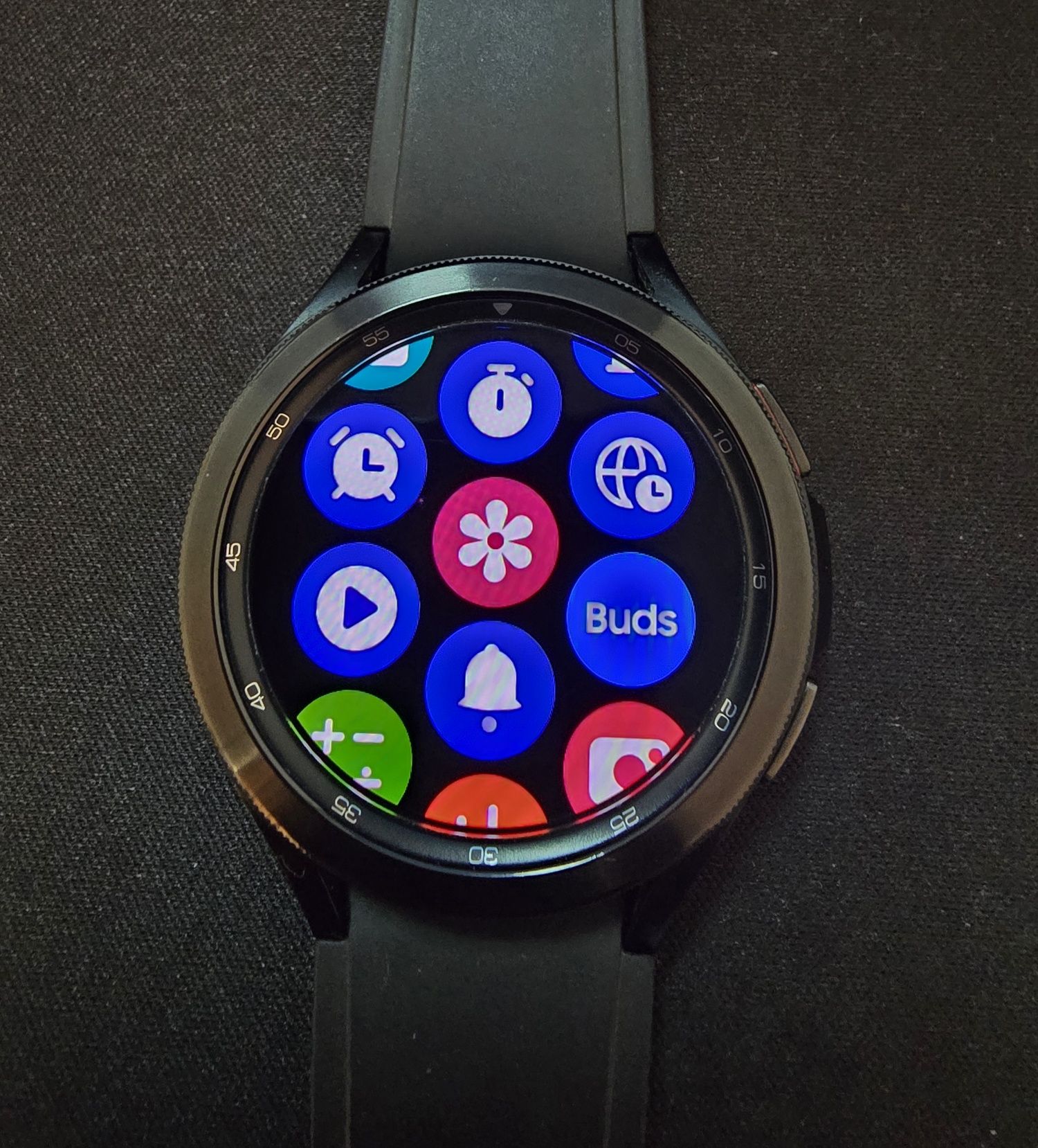 Galaxy Watch 4, Galaxy buds live