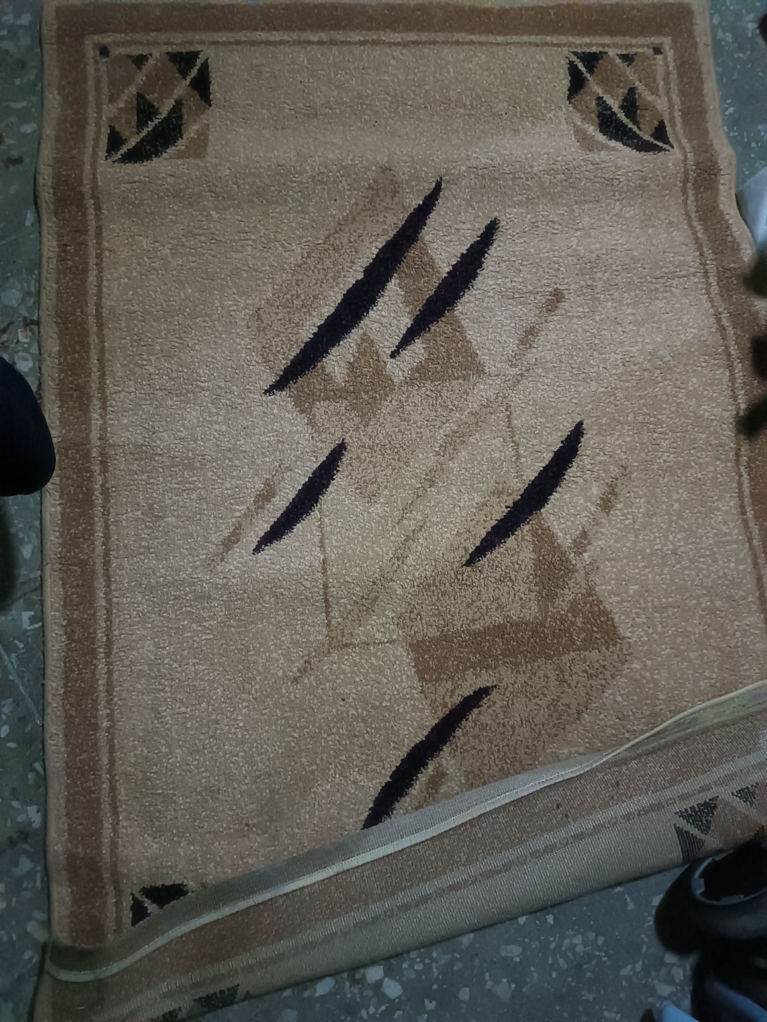 Ковёр плотный хорошего качества