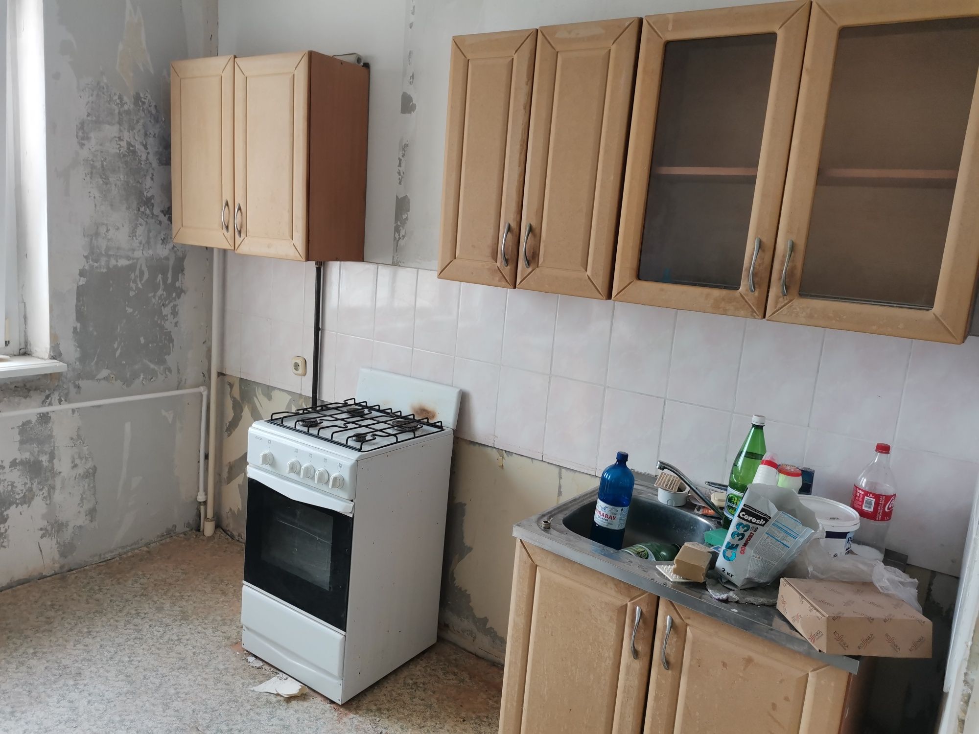 Продам кухонный гарнитур с нержавеющей мойкой