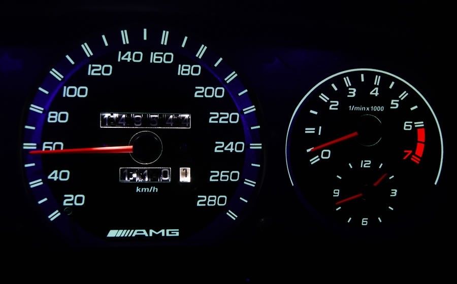 Плазменные шкалы вашего щитка приборов на  Mercedes-Benz E-класс W210