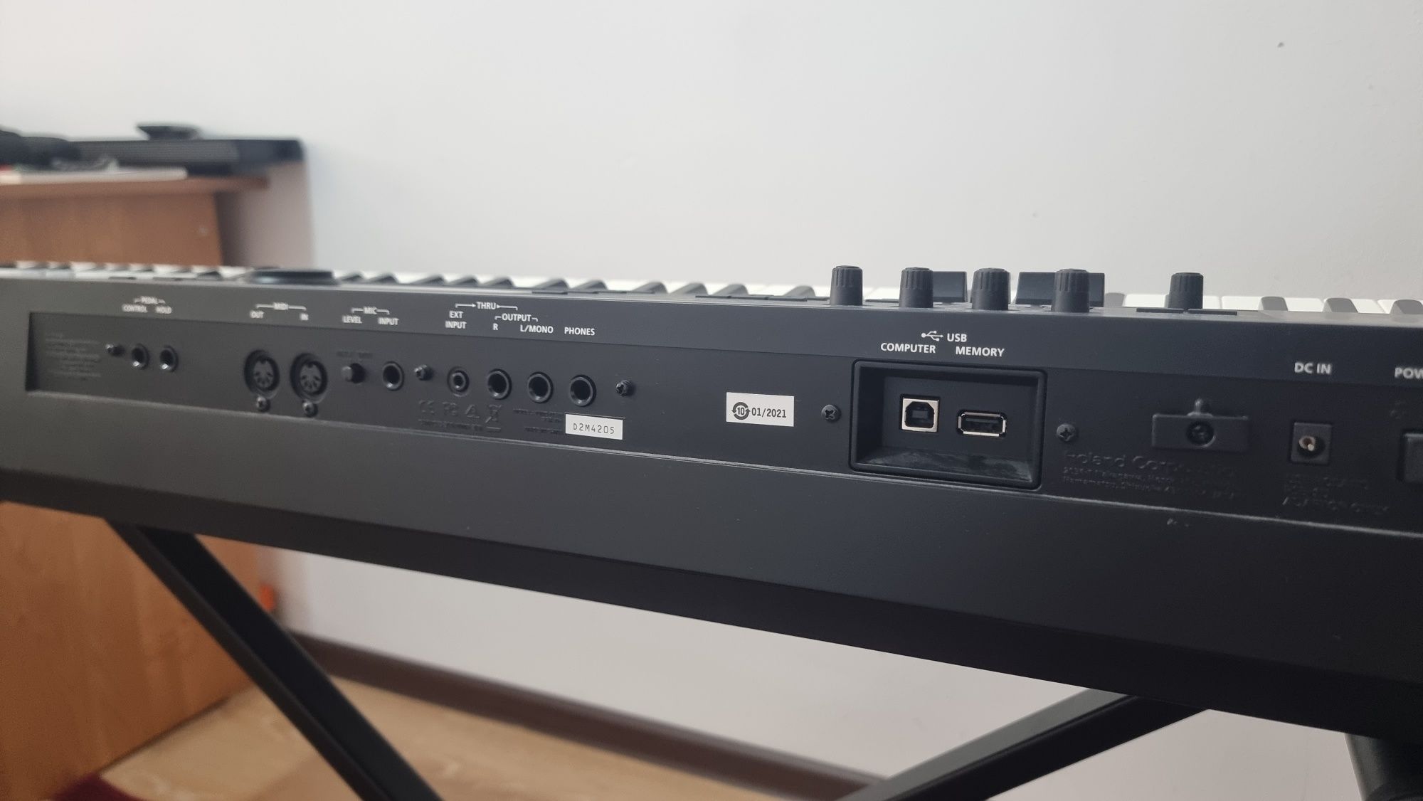 Продаю Roland ds88 Juno