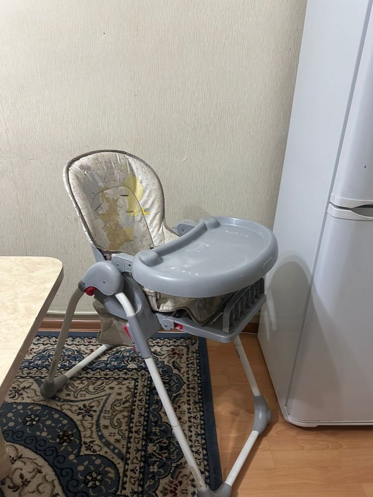 Стол для кормление