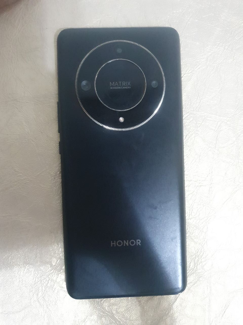 Honor x9b в хорошем состоянии но не в идеальном