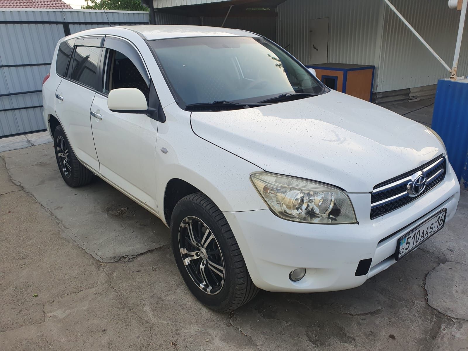 Rav 4 2008 года.