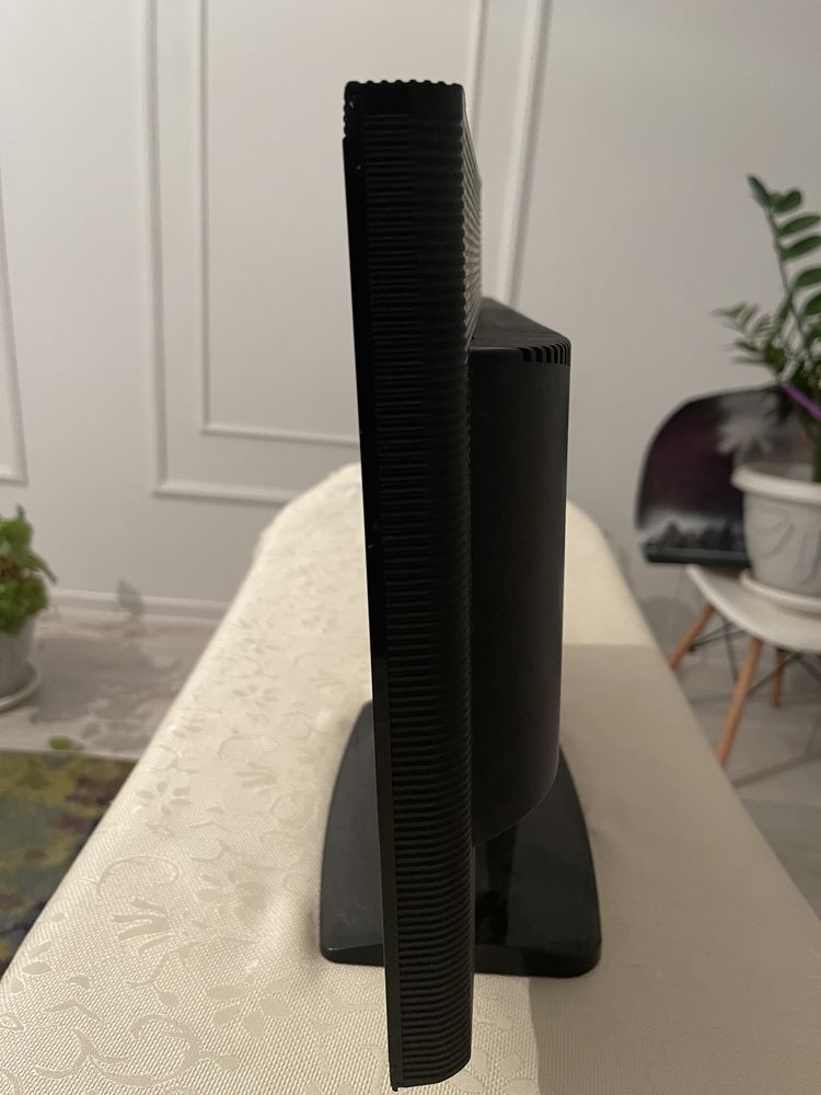 Продам монитор aoc n941sw за 17к!