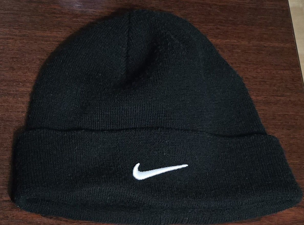 Зимняя шапка Nike