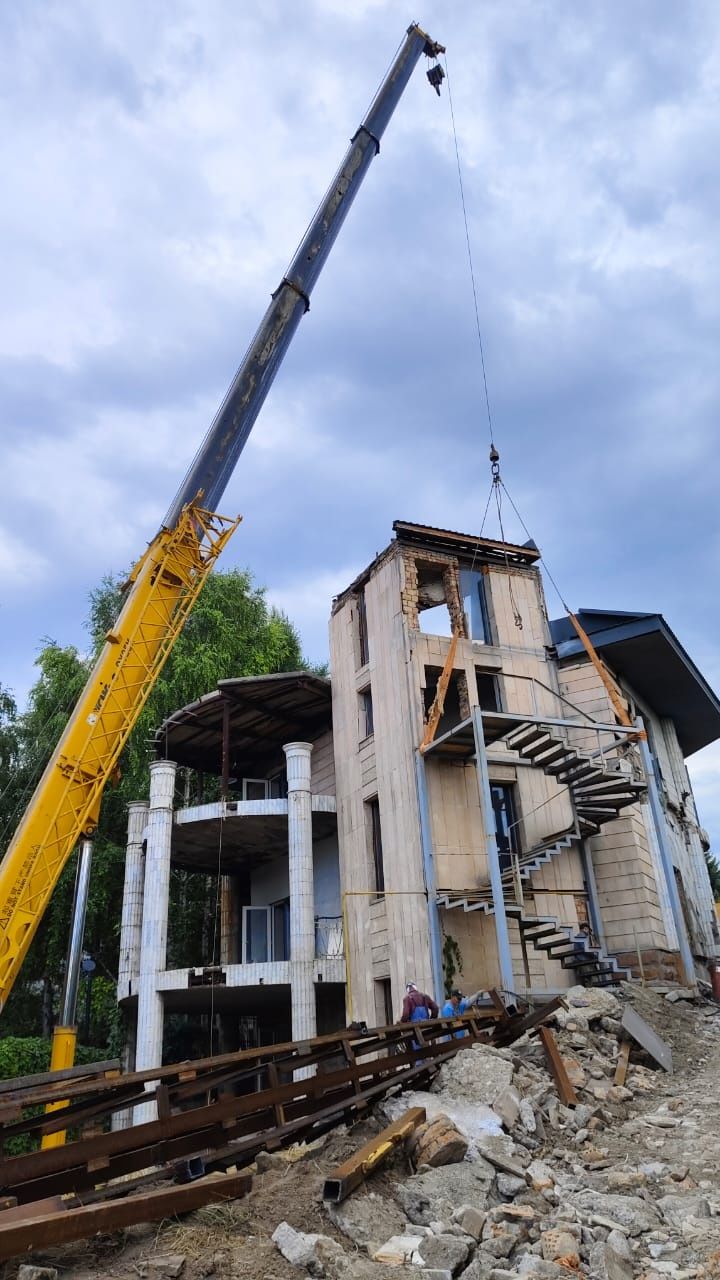 Демонтаж снос старых домов.планировка участки. вывоз веток и мусор ,