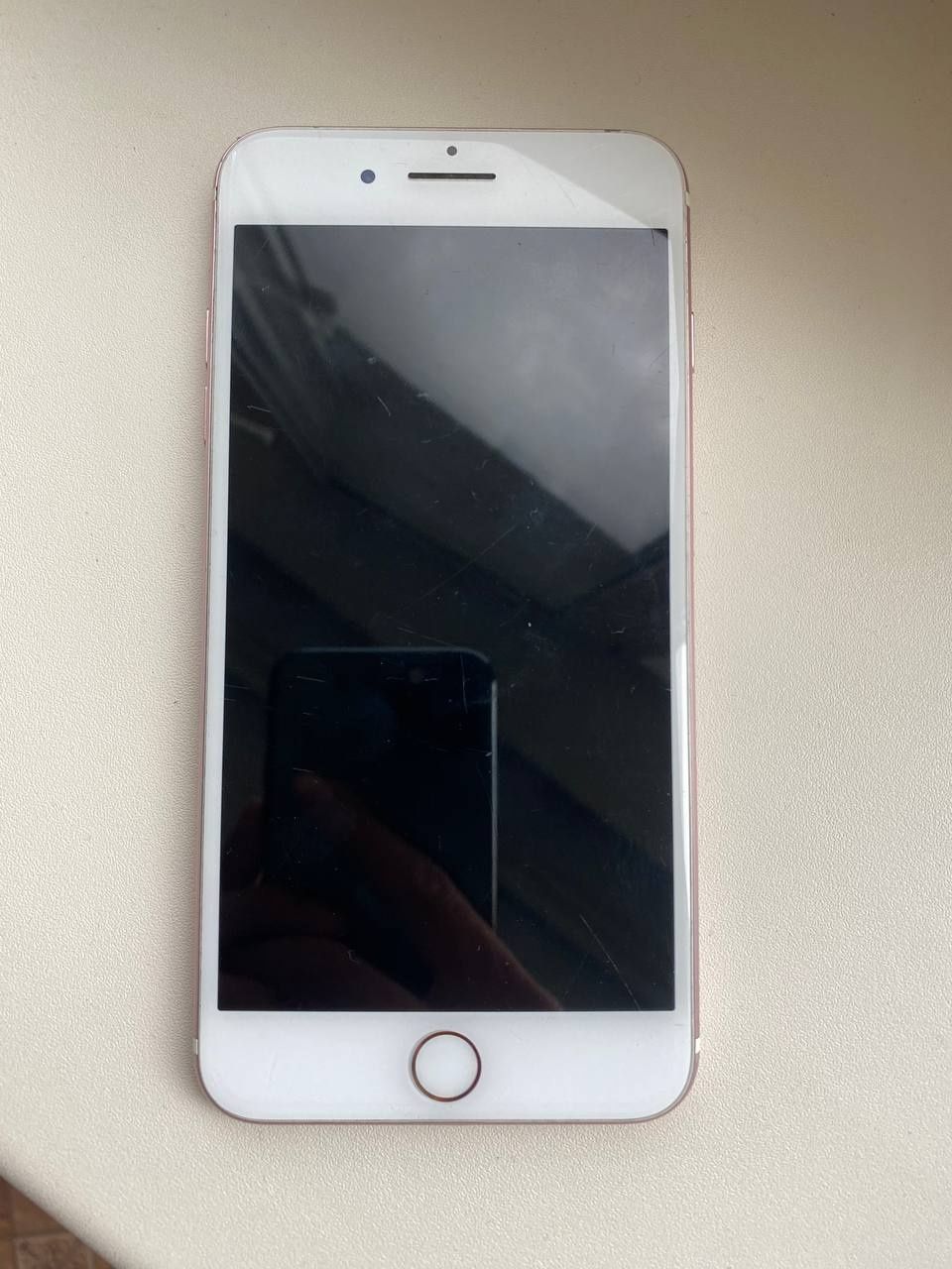 Продам iPhone 7+