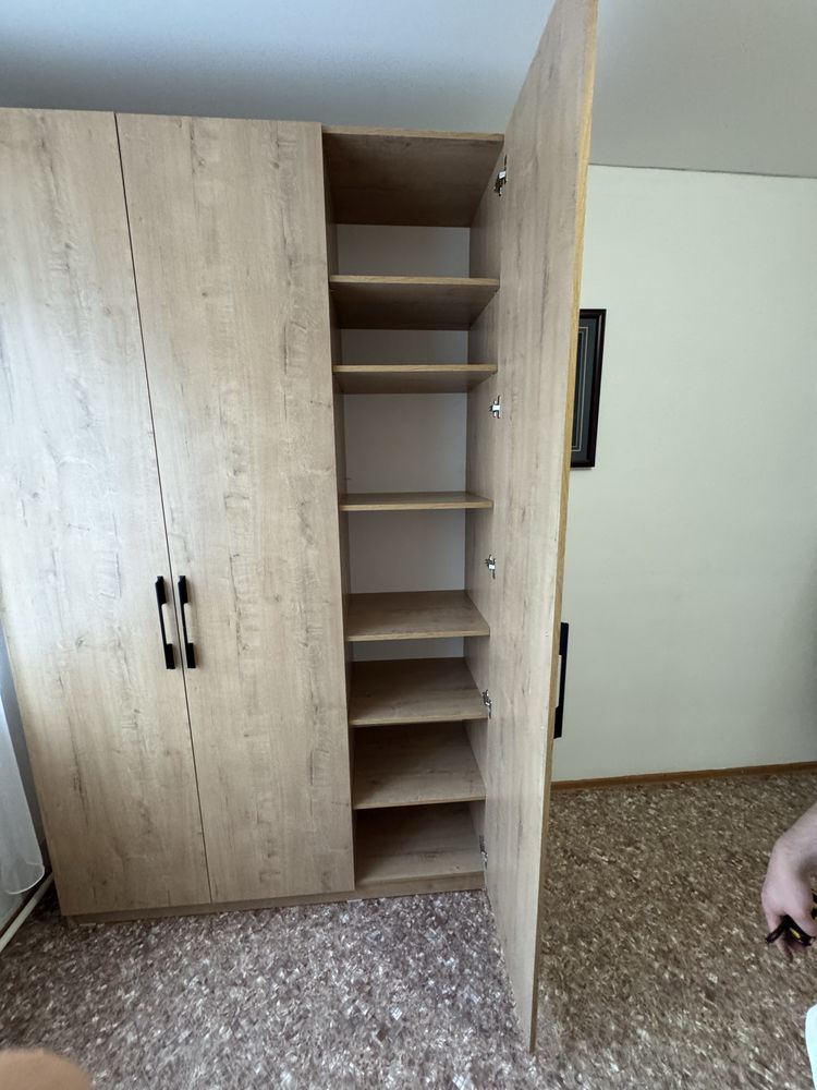 Продам шкаф высокий