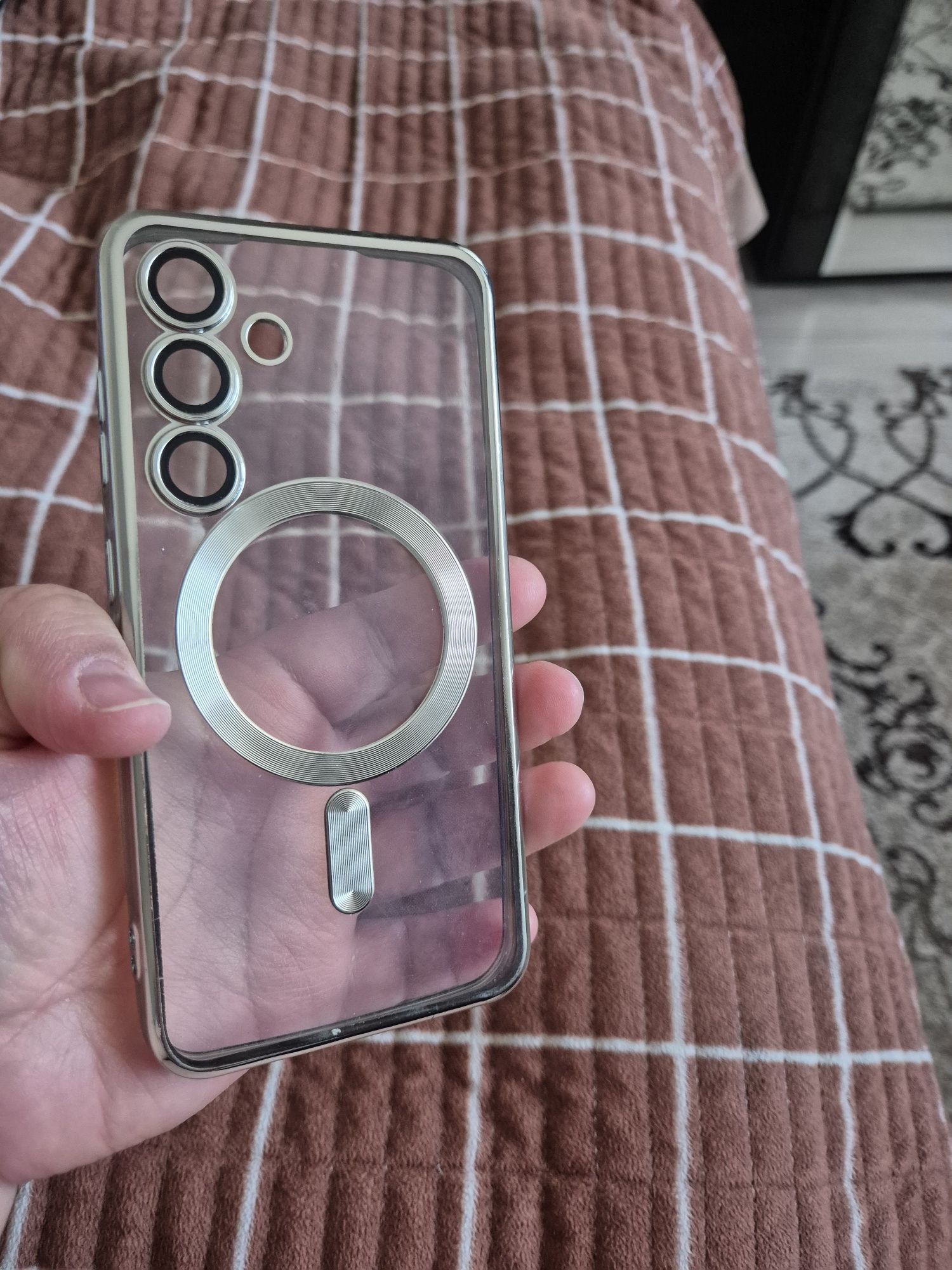 Продам чехол на самсунг с 24