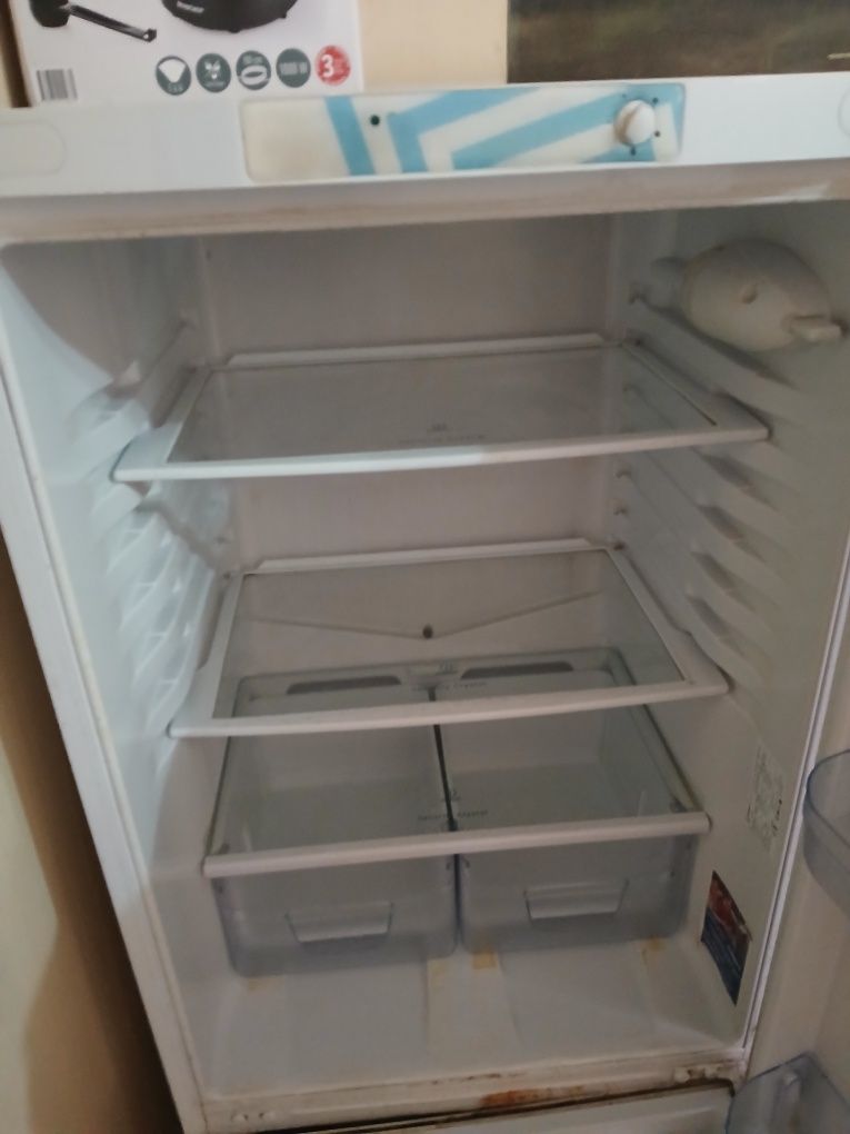 Продам холодильник Индезит