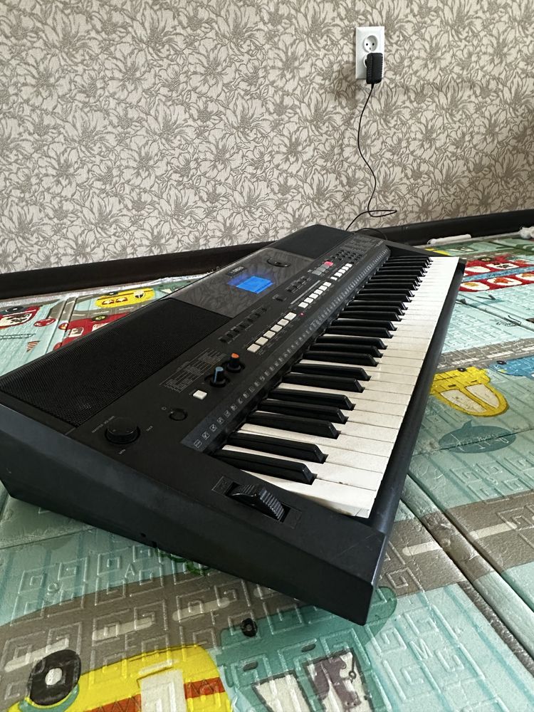 Синтезатор Yamaha psr e433