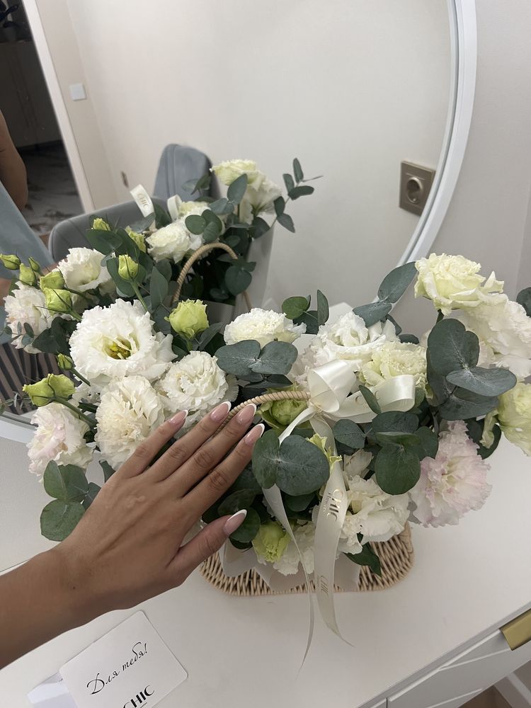 Продам Цветы в корзине