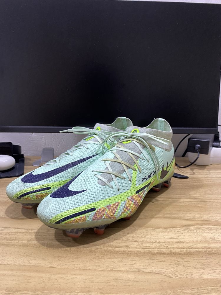 Бутсы Nike Phantom GT Dynamic Fit Elite FG Barely Green