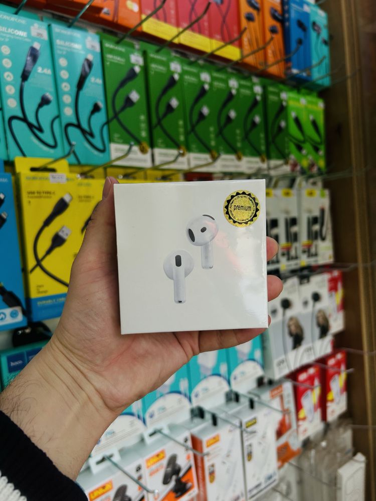Продам беспроводные наушники Airpods 4