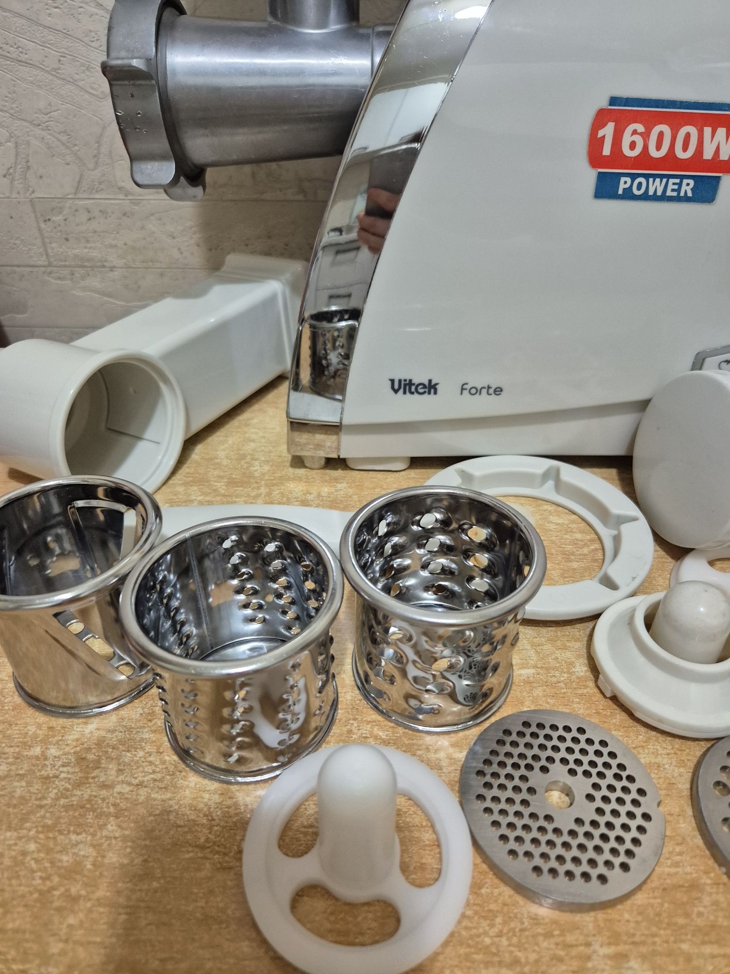 Мясорубка овощерезка VITEK VT-1671