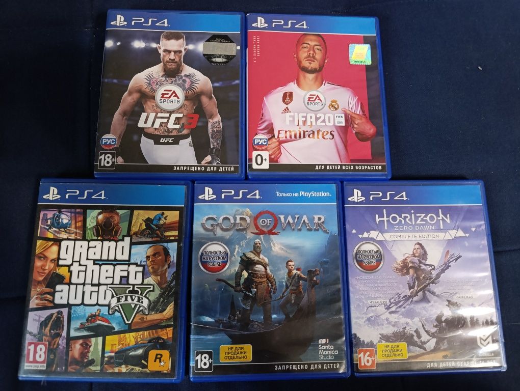 PlayStation 4 Pro 1TB + игры на дисках и в цифровом