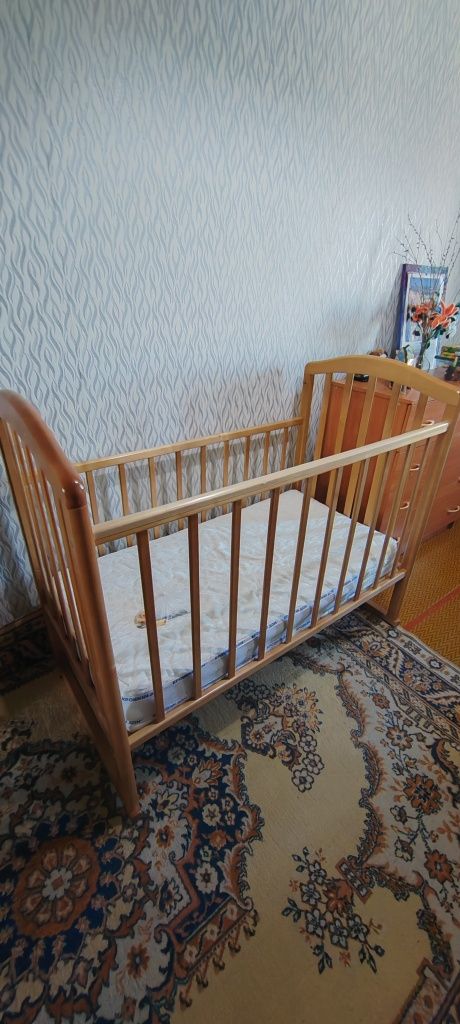 Продам детскую кроватку