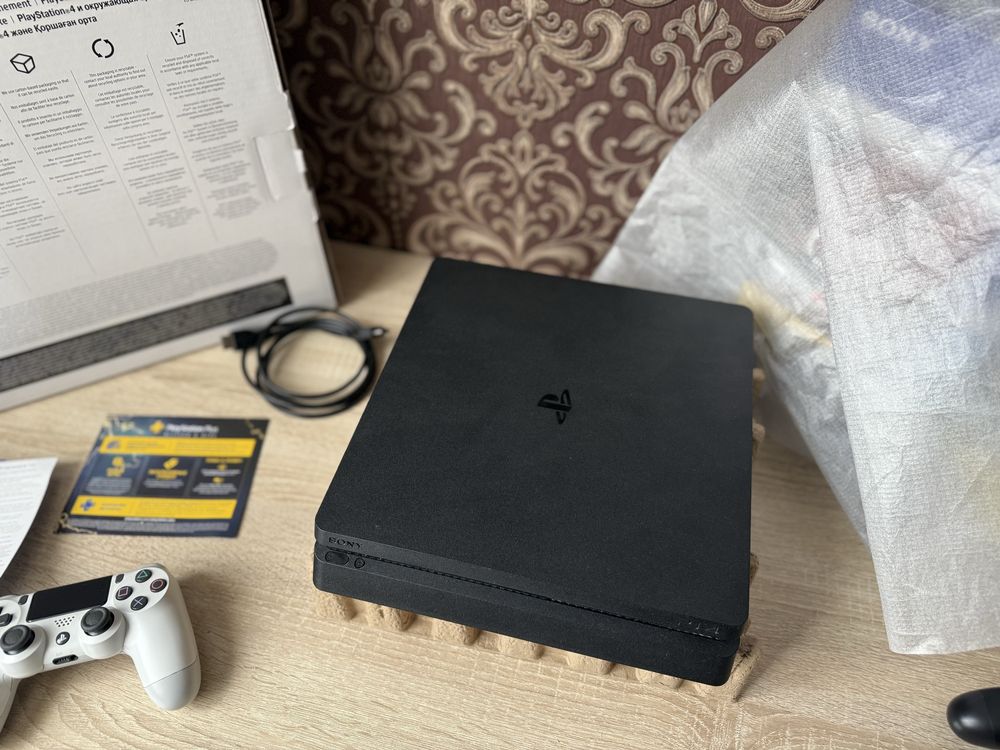 Продам playstation 4 slim box 1TB