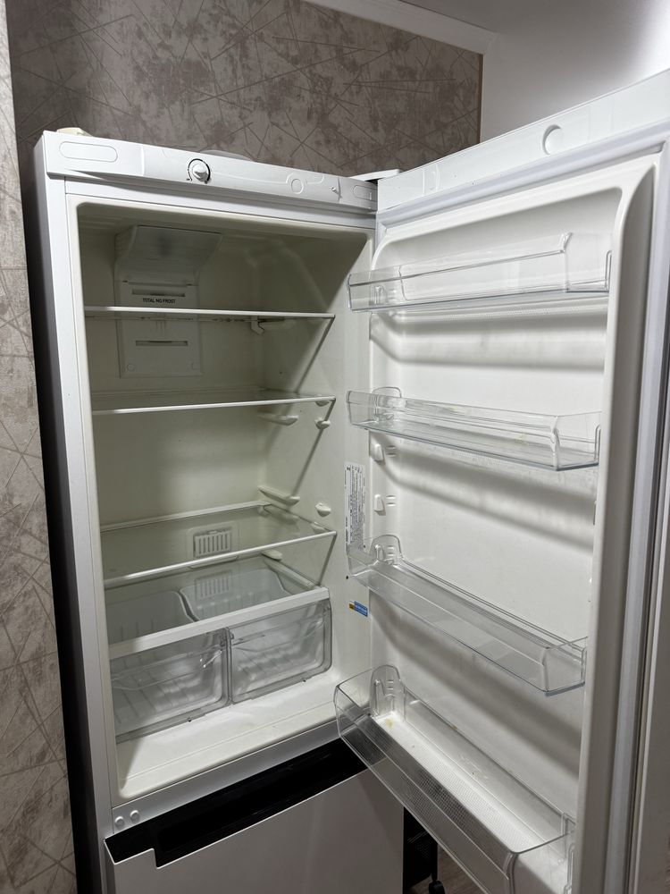 Холодильник INDESIT