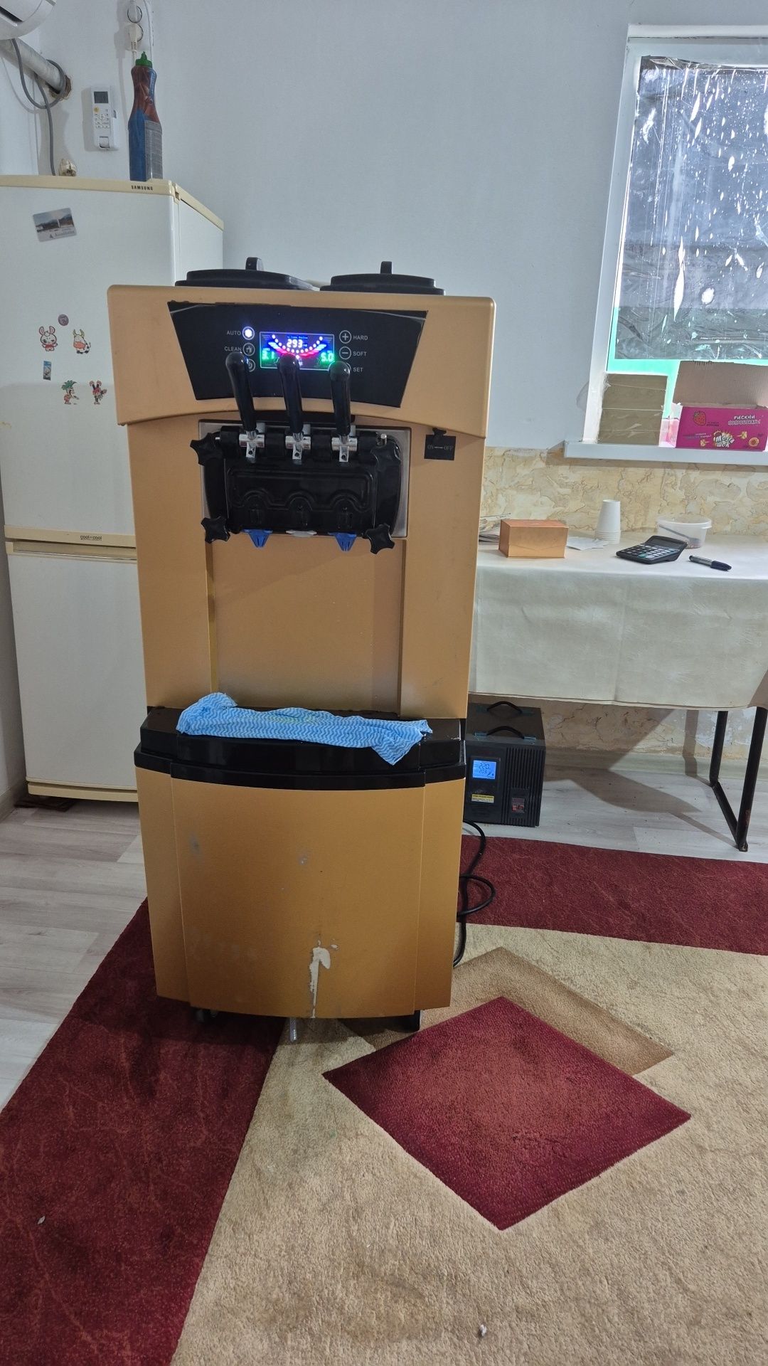 Продам аппарат мороженое, с стабилизатором напряжение.