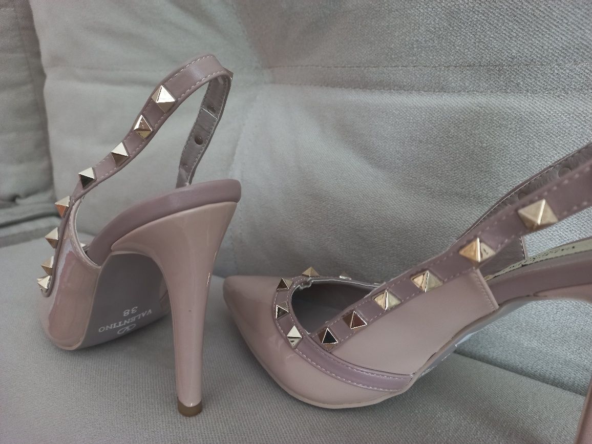 Продам новые туфли Valentino