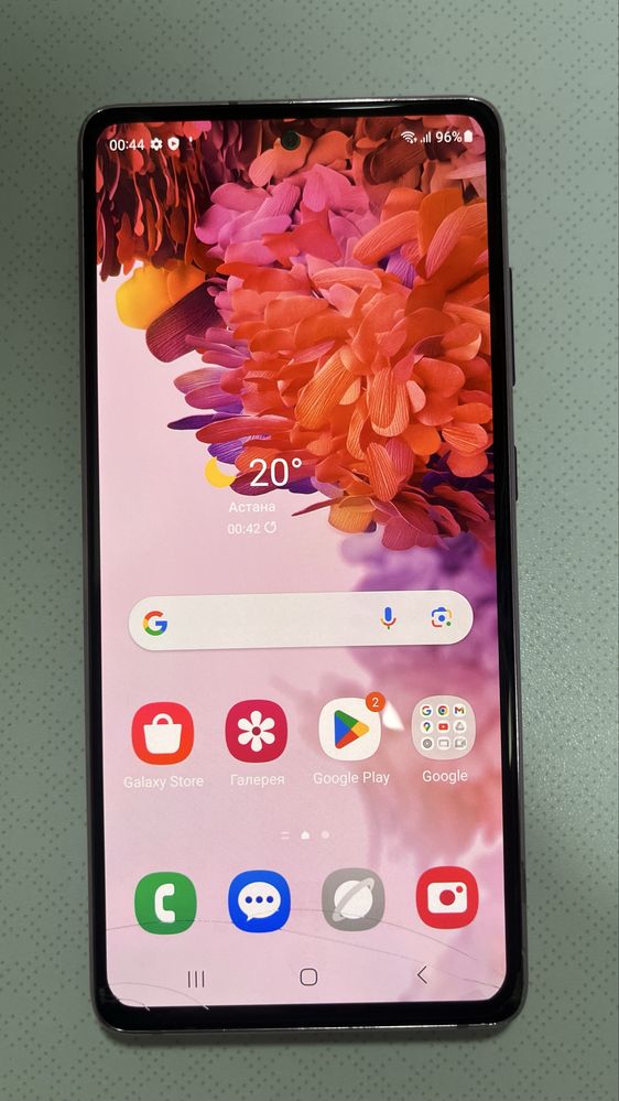 Samsung s20fe продам срочно за 50000 либо обмен предлагайте