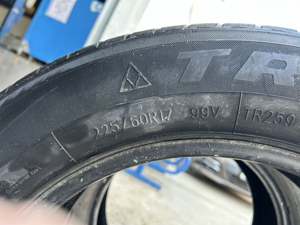 Продам пару покрышек Triangle