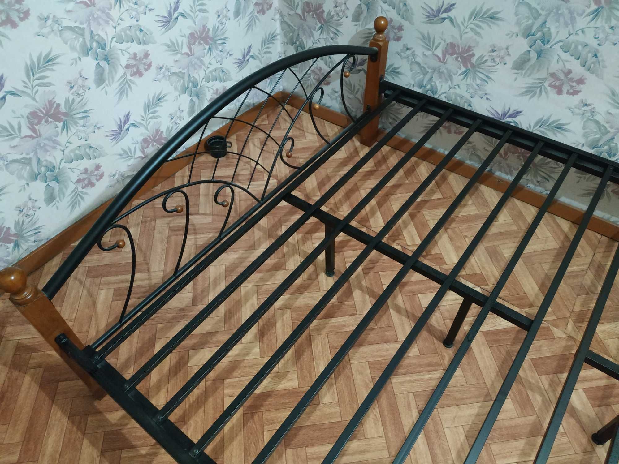Двуспальная кованая кровать "Виола", 1,6х2 м, в отличном состоянии!