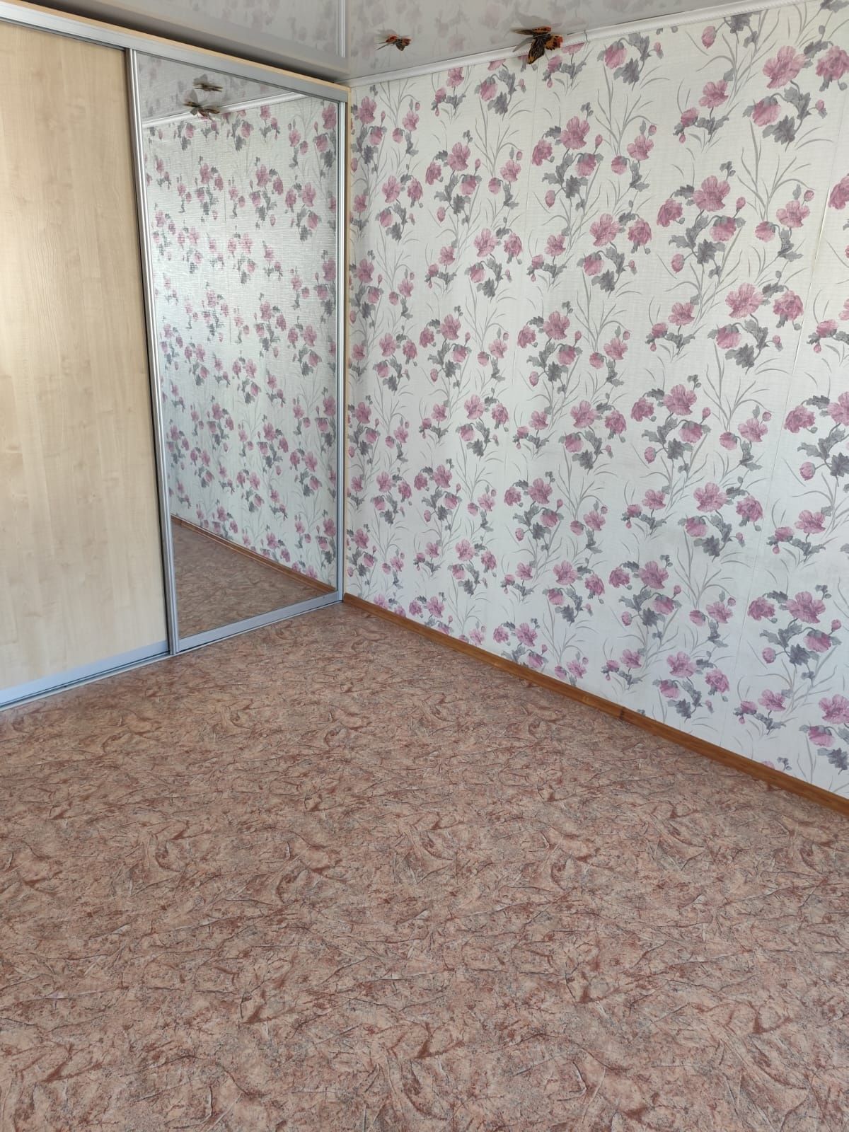 Продам  2х ком. квартиру . 4 этаж из 5 .47.9 КВ.м  , кухня 6.2
