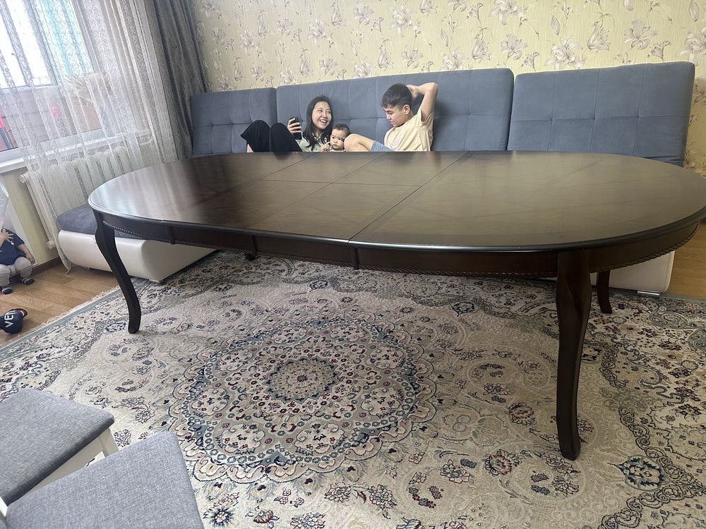 Продам стол 2-3 м