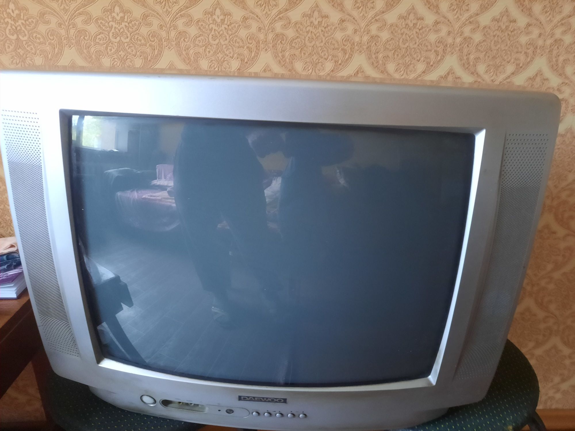 Телевизоры б/у диоганаль 81 см.другой 51см