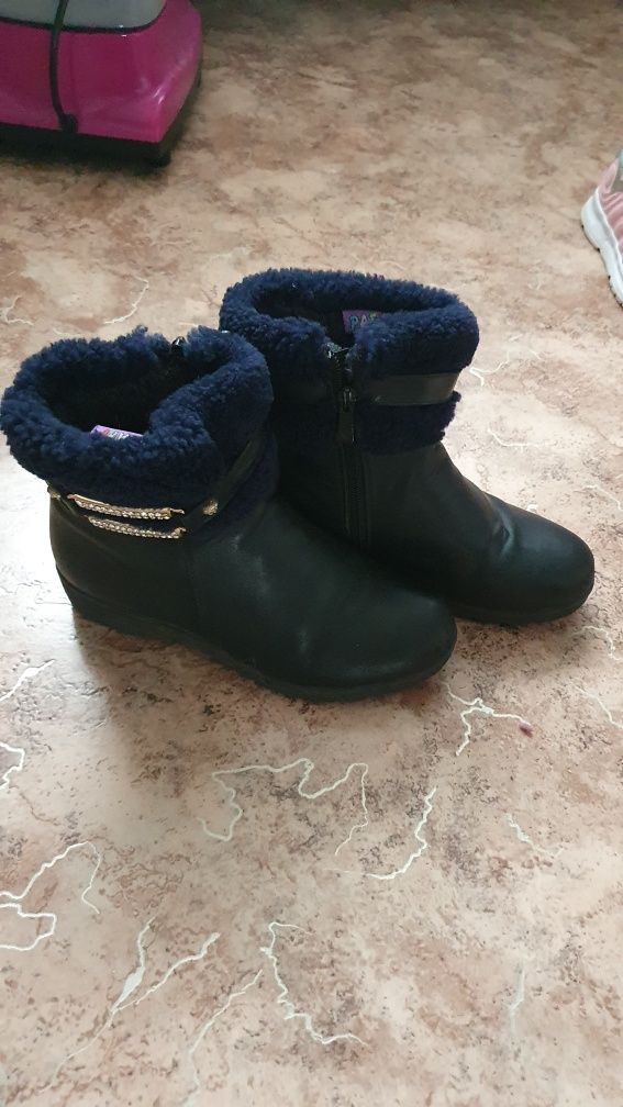 Продам много детской обуви для девочки.